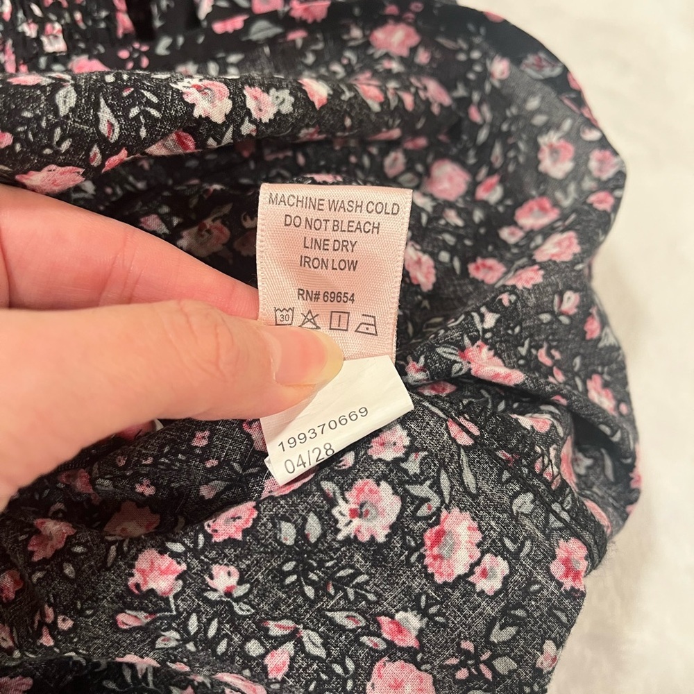 Small Dizzy Lizzy Long Balloon Sleeve Smocked Top. Size small - Picture 9 of 9